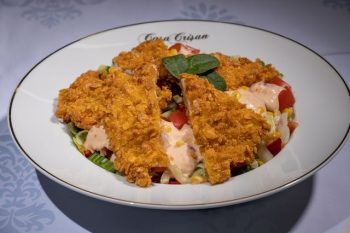 Salata crispy de pui si avocado